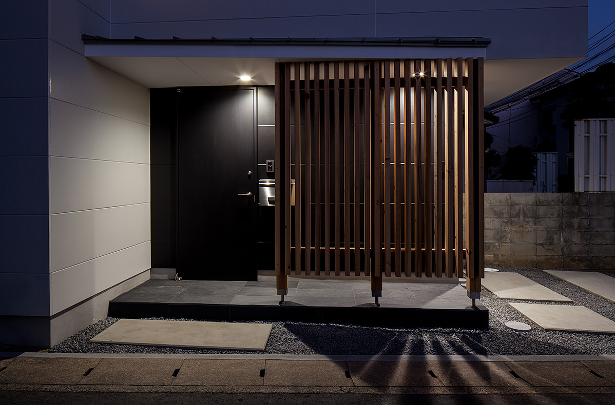 house_caterpillar_photo_006