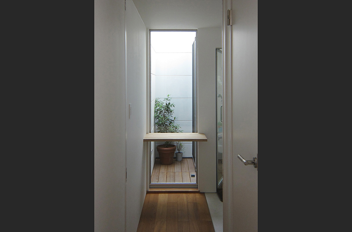 house_caterpillar_photo_008