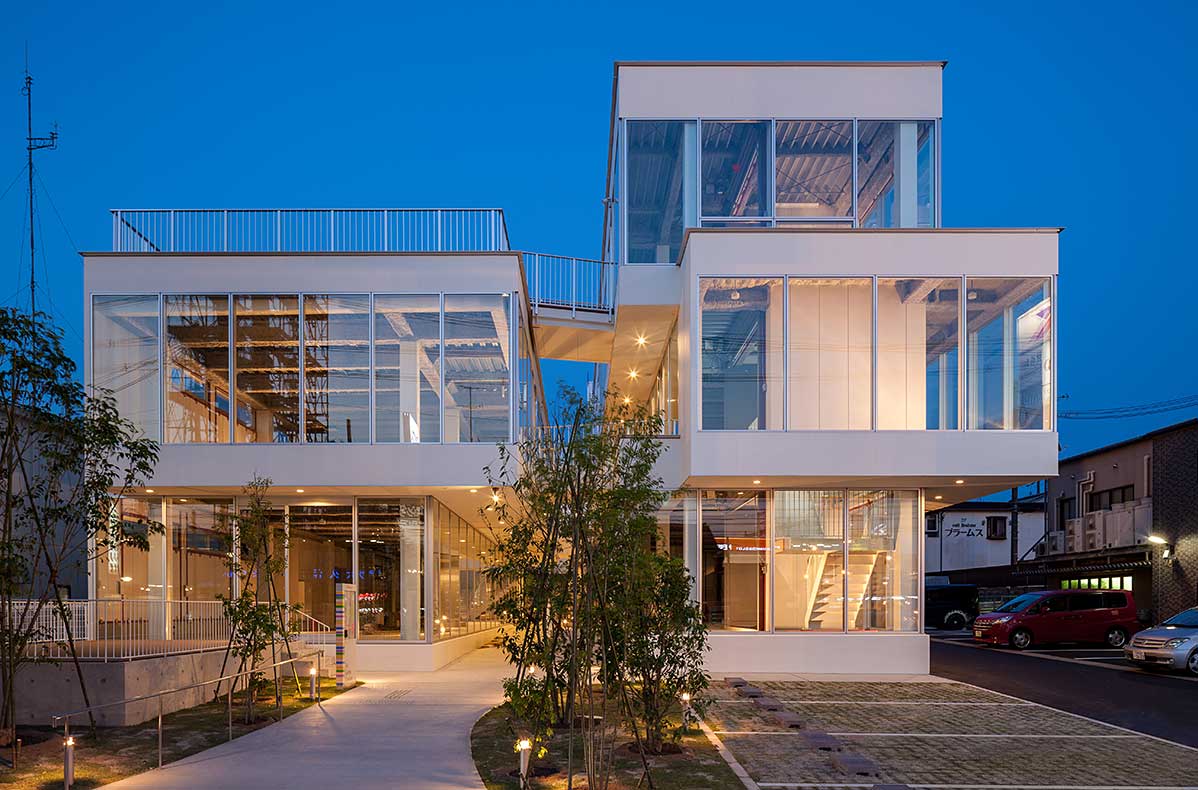 building_the_garden_commune_photo_001