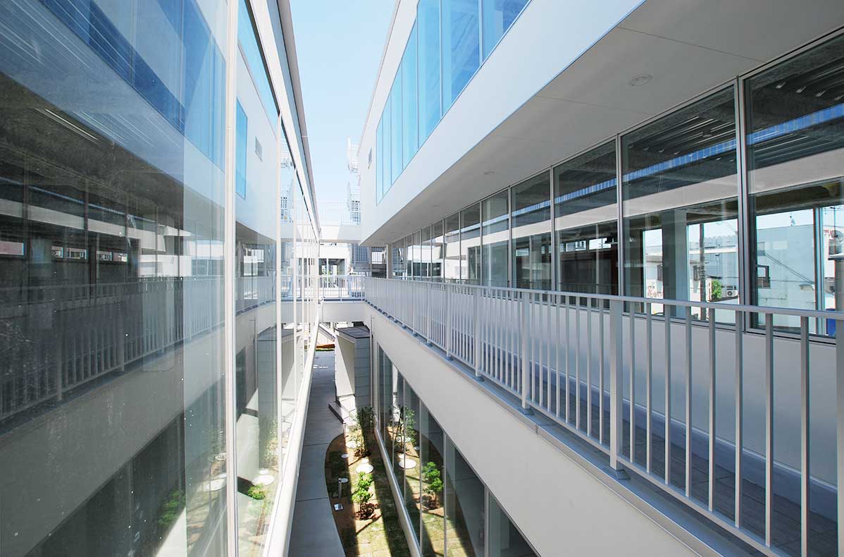 building_the_garden_commune_photo_003