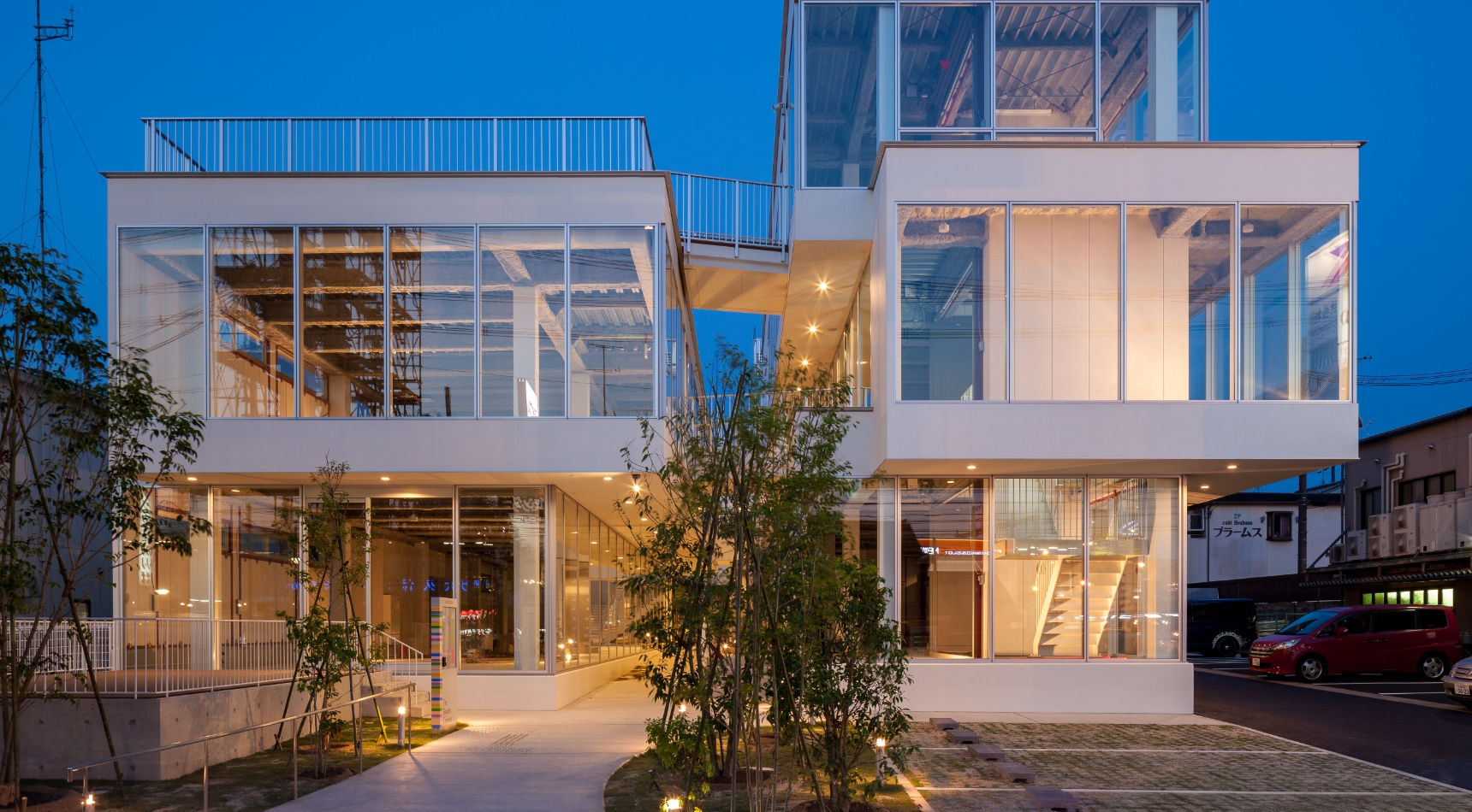 空と隔たりのない空間